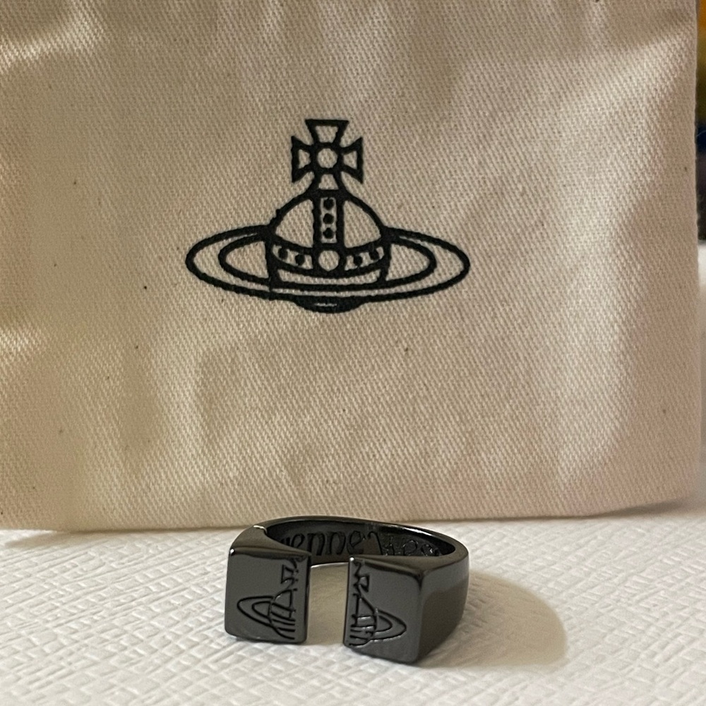 Vivienne Westwood ring size 6 925